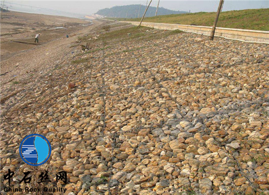 護(hù)坡格賓石籠